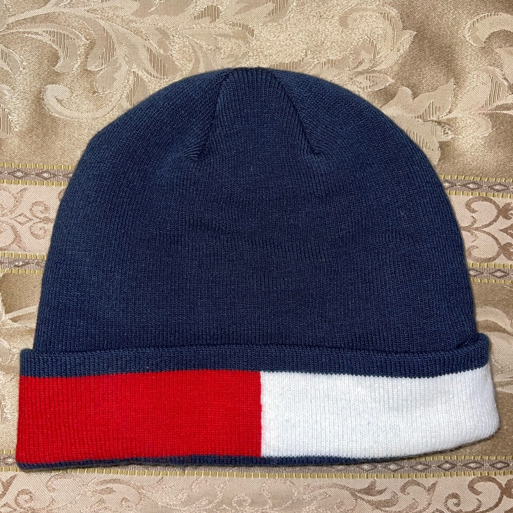 Tommy Hilfiger hat